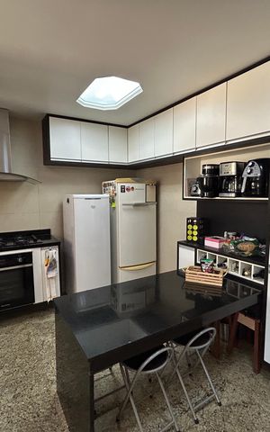Casa à venda com 473m², 5 quartos e 3 vagasCozinha