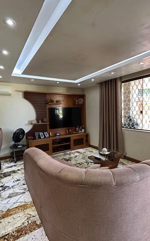 Casa à venda com 473m², 5 quartos e 3 vagasSala