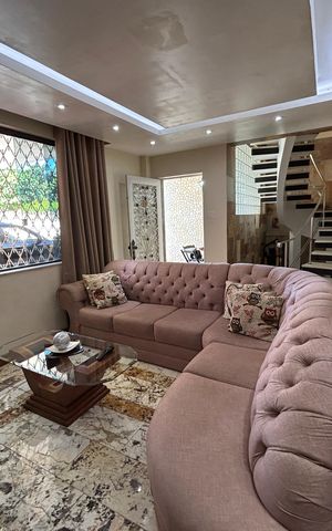 Casa à venda com 473m², 5 quartos e 3 vagasSala