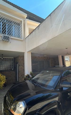 Casa à venda com 473m², 5 quartos e 3 vagasFachada