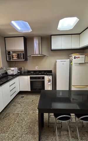 Casa à venda com 473m², 5 quartos e 3 vagasCozinha