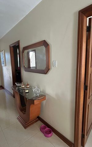 Casa à venda com 473m², 5 quartos e 3 vagasCorredor