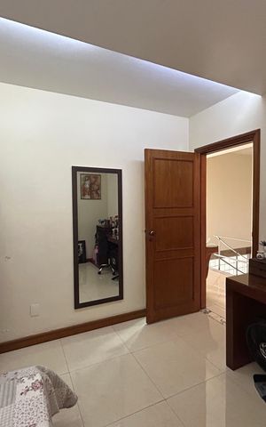Casa à venda com 473m², 5 quartos e 3 vagasSuíte 2