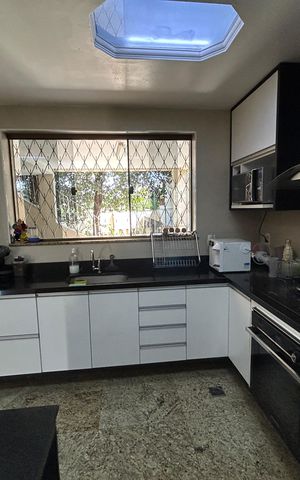 Casa à venda com 473m², 5 quartos e 3 vagasCozinha