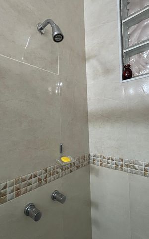 Casa à venda com 473m², 5 quartos e 3 vagasBanheiro da Suíte 2