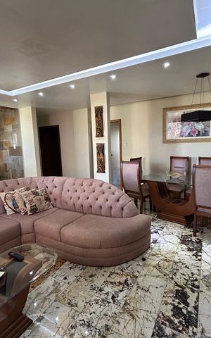 Casa à venda com 473m², 5 quartos e 3 vagasSala