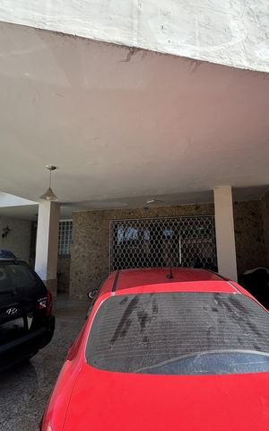 Casa à venda com 473m², 5 quartos e 3 vagasFachada