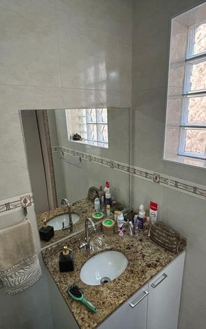 Casa à venda com 473m², 5 quartos e 3 vagasBanheiro da Suíte 1