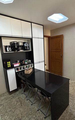 Casa à venda com 473m², 5 quartos e 3 vagasCozinha