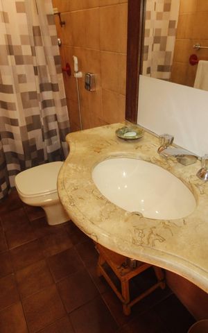 Casa à venda com 267m², 4 quartos e 3 vagasbanheiro 1