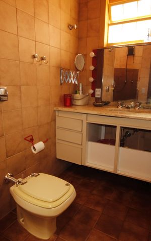 Casa à venda com 267m², 4 quartos e 3 vagasbanheiro 2