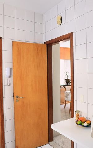 Apartamento à venda com 174m², 4 quartos e 2 vagas Apartamento à venda com 174m², 4 quartos e 2 vagasCozinha