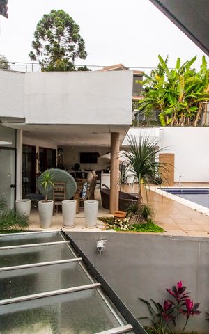 Casa de condomínio à venda com 830m², 4 quartos e 4 vagas Casa de condomínio à venda com 830m², 4 quartos e 4 vagasVista da Suíte
