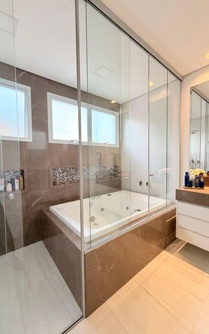 Casa de condomínio à venda com 329m², 3 quartos e 3 vagasBanheiro da Suíte
