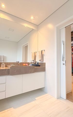 Casa de condomínio à venda com 329m², 3 quartos e 3 vagasBanheiro da Suíte