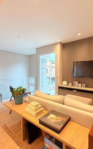 Casa de condomínio à venda com 329m², 3 quartos e 3 vagasSala de TV