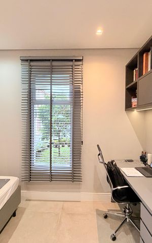 Casa de condomínio à venda com 329m², 3 quartos e 3 vagasEscritório