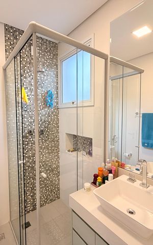 Casa de condomínio à venda com 329m², 3 quartos e 3 vagasBanheiro da Suíte 2