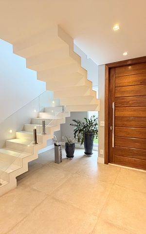 Casa de condomínio à venda com 329m², 3 quartos e 3 vagasSala