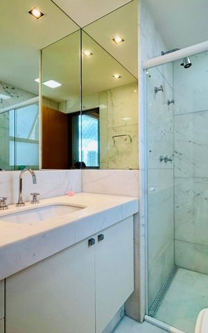 Apartamento à venda com 274m², 4 quartos e 5 vagas Apartamento à venda com 274m², 4 quartos e 5 vagasBanheiro