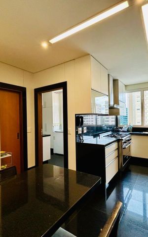 Apartamento à venda com 274m², 4 quartos e 5 vagas Apartamento à venda com 274m², 4 quartos e 5 vagasCozinha