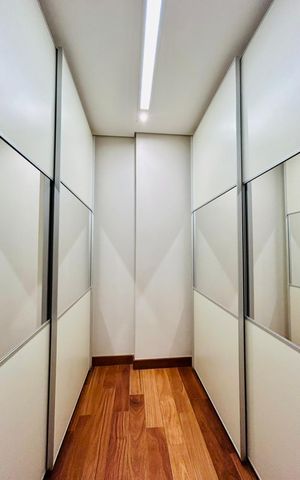 Apartamento à venda com 274m², 4 quartos e 5 vagas Apartamento à venda com 274m², 4 quartos e 5 vagasCloset