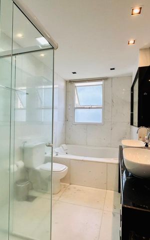 Apartamento à venda com 274m², 4 quartos e 5 vagas Apartamento à venda com 274m², 4 quartos e 5 vagasBanheiro
