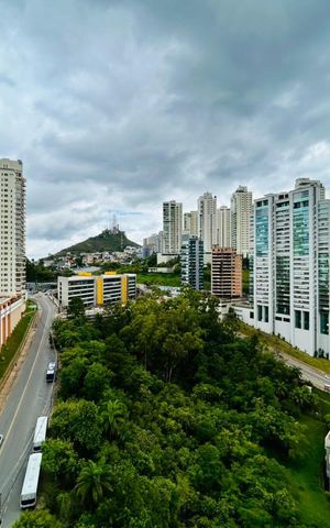 Apartamento à venda com 274m², 4 quartos e 5 vagas Apartamento à venda com 274m², 4 quartos e 5 vagasVista da sacada