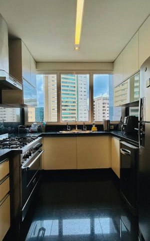 Apartamento à venda com 274m², 4 quartos e 5 vagas Apartamento à venda com 274m², 4 quartos e 5 vagasCozinha