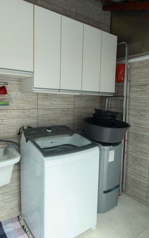 Casa à venda com 105m², 3 quartos e 2 vagas Casa à venda com 105m², 3 quartos e 2 vagasÁrea de Serviço