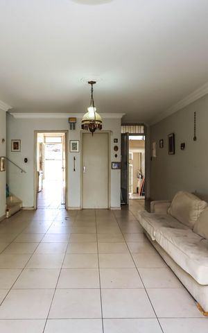 Casa para alugar com 212m², 3 quartos e 2 vagasSala