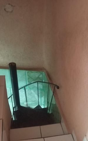 Casa à venda com 46m², 2 quartos e sem vaga Casa à venda com 46m², 2 quartos e sem vagaEscada