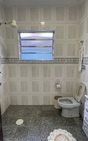 Casa à venda com 219m², 3 quartos e 4 vagas Casa à venda com 219m², 3 quartos e 4 vagasBanheiro 2
