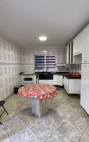 Casa à venda com 219m², 3 quartos e 4 vagas Casa à venda com 219m², 3 quartos e 4 vagasCozinha