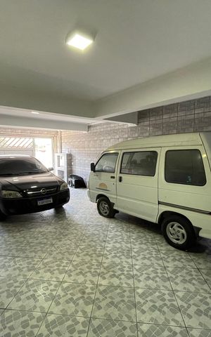 Casa à venda com 219m², 3 quartos e 4 vagas Casa à venda com 219m², 3 quartos e 4 vagasGaragem