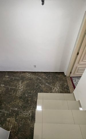 Casa à venda com 219m², 3 quartos e 4 vagas Casa à venda com 219m², 3 quartos e 4 vagasEscada
