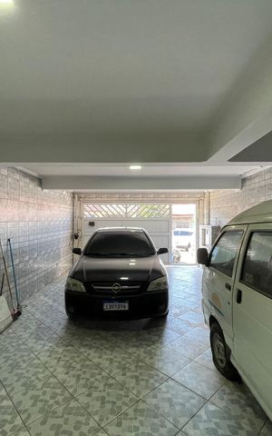 Casa à venda com 219m², 3 quartos e 4 vagas Casa à venda com 219m², 3 quartos e 4 vagasGaragem