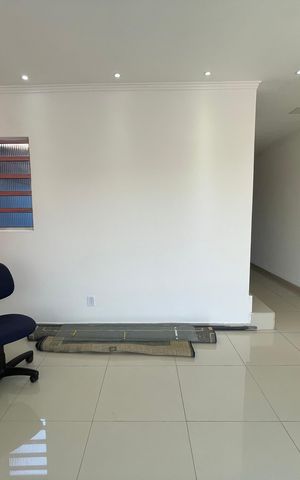 Casa à venda com 219m², 3 quartos e 4 vagas Casa à venda com 219m², 3 quartos e 4 vagasSala