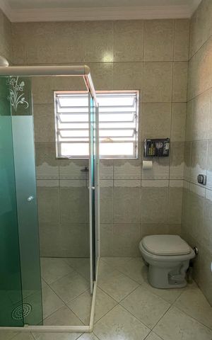 Casa à venda com 219m², 3 quartos e 4 vagas Casa à venda com 219m², 3 quartos e 4 vagasBanheiro 1