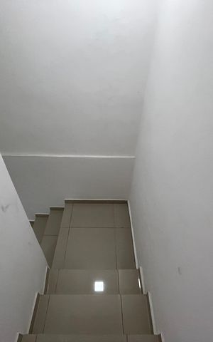 Casa à venda com 219m², 3 quartos e 4 vagas Casa à venda com 219m², 3 quartos e 4 vagasEscada
