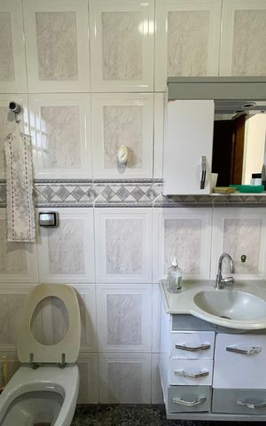 Casa à venda com 219m², 3 quartos e 4 vagas Casa à venda com 219m², 3 quartos e 4 vagasBanheiro 2