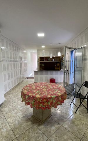 Casa à venda com 219m², 3 quartos e 4 vagas Casa à venda com 219m², 3 quartos e 4 vagasCozinha