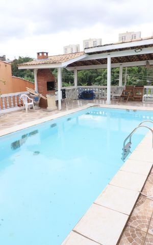 Casa à venda com 450m², 3 quartos e 6 vagasPiscina