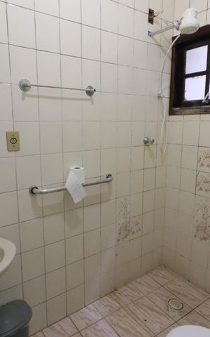 Casa à venda com 450m², 3 quartos e 6 vagasBanheiro da Suíte 2