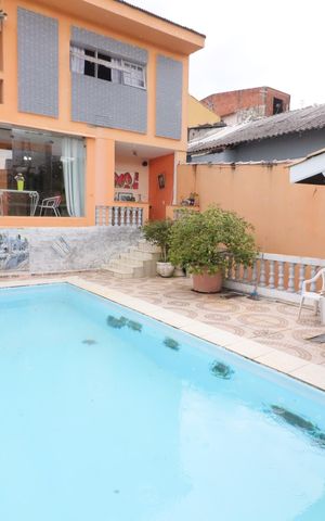 Casa à venda com 450m², 3 quartos e 6 vagasPiscina