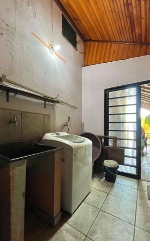 Casa à venda com 230m², 2 quartos e 3 vagas Casa à venda com 230m², 2 quartos e 3 vagasÁrea de Serviço