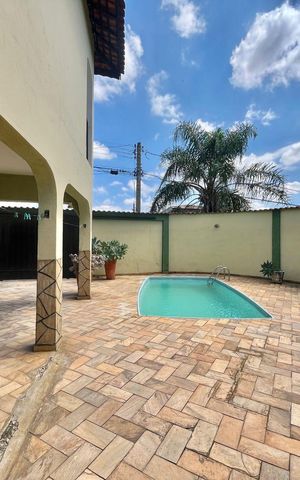 Casa à venda com 230m², 2 quartos e 3 vagas Casa à venda com 230m², 2 quartos e 3 vagasGaragem