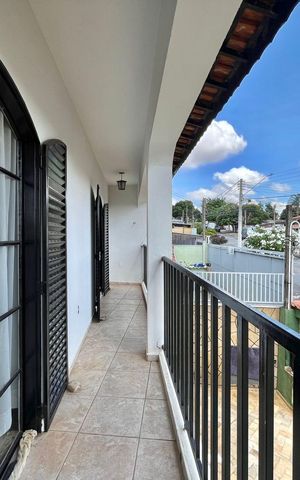 Casa à venda com 230m², 2 quartos e 3 vagas Casa à venda com 230m², 2 quartos e 3 vagasSacada