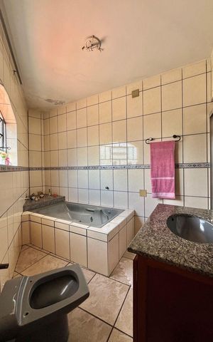 Casa à venda com 230m², 2 quartos e 3 vagas Casa à venda com 230m², 2 quartos e 3 vagasBanheiro da Suíte