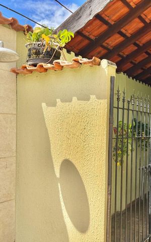 Casa à venda com 230m², 2 quartos e 3 vagas Casa à venda com 230m², 2 quartos e 3 vagasQuintal